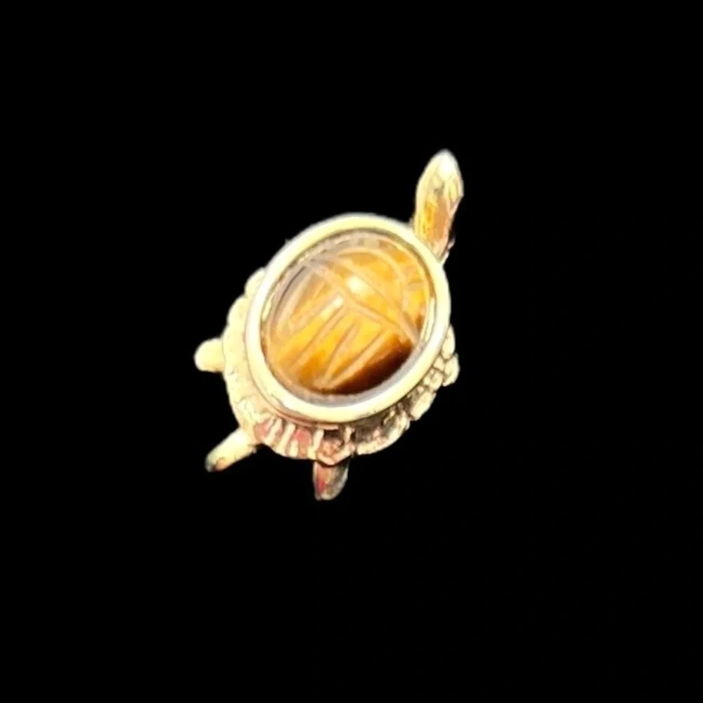 VINTAGE TURTLE LAPEL PIN WITH BROWN CARVED SCARAB DESIGN SHELL